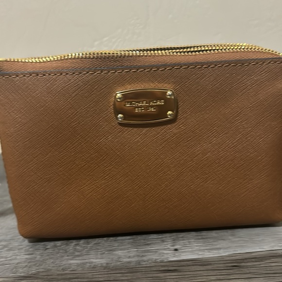 Michael kors jet set double zipper wallet ❤️ - Picture 7 of 7